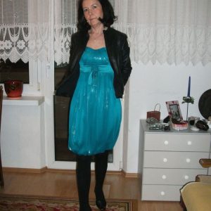 Rêveuse, créative, insatiable Sarah - rencontre-Cougar-La Seyne-sur-Mer